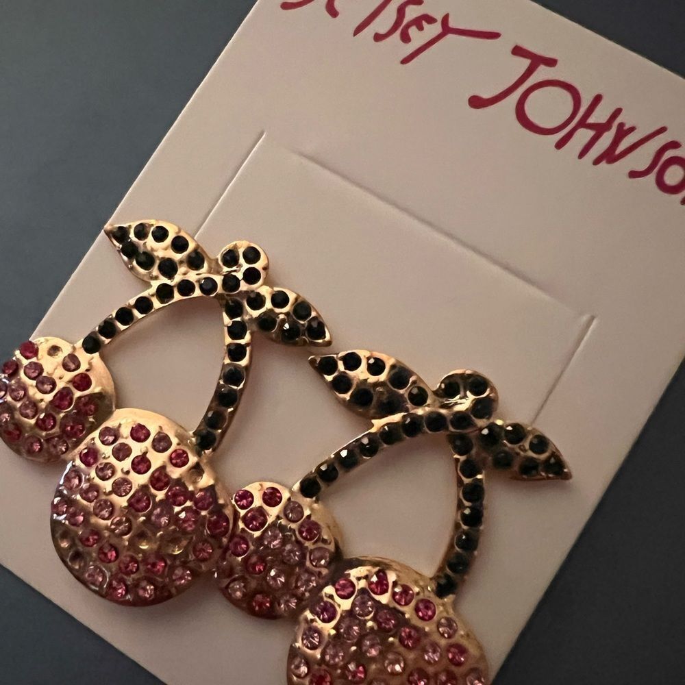 🍒 Betsey Johnson sparkling crystal cherry earrings 🍒